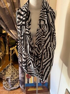 Zebra Wrap Scarf Infinity OS